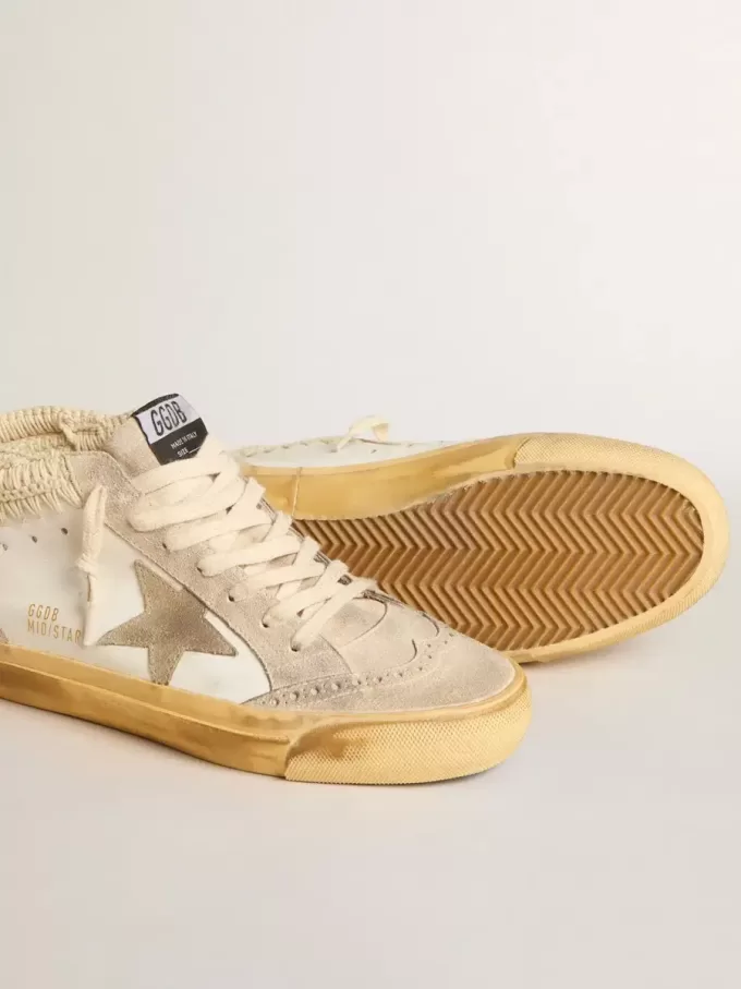 Mid Star LTD con estrella de ante perlado y lengüeta trasera de croché beige Mid Star LTD con estrella de ante perlado y lengüeta trasera de croché beige