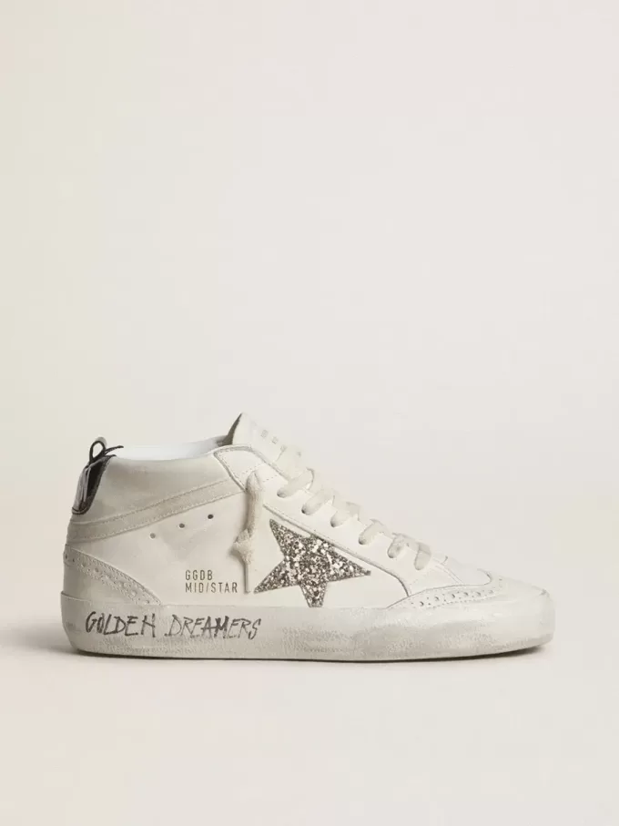 Mid Star para mujer con estrella plateada brillante y lengüeta laminada negra en el talón Mid Star para mujer con estrella plateada brillante y lengüeta laminada negra en el talón