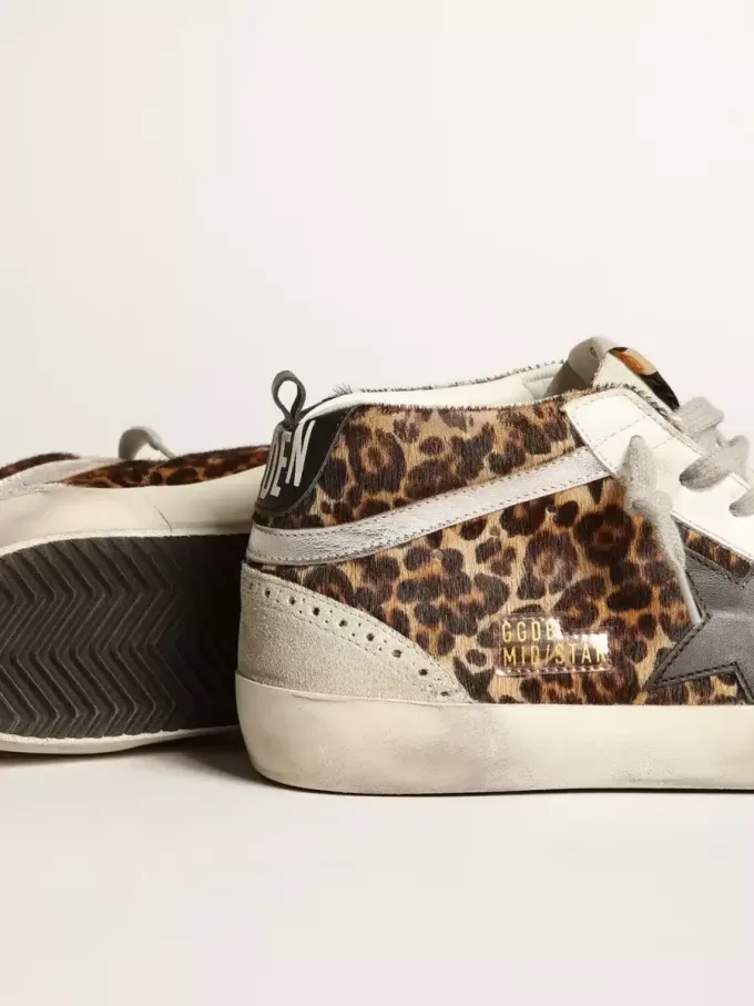 Mid Star para mujer en piel de potro con estampado de leopardo y estrella negra Mid Star para mujer en piel de potro con estampado de leopardo y estrella negra