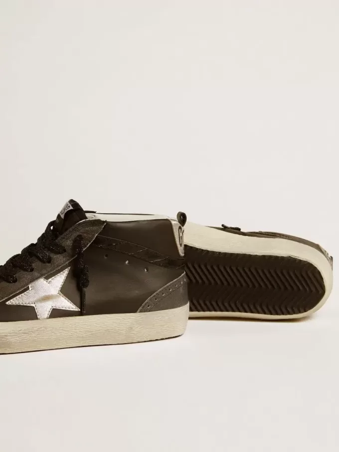 Mid Star para mujer en piel negra con estrella de piel metalizada plateada Mid Star para mujer en piel negra con estrella de piel metalizada plateada