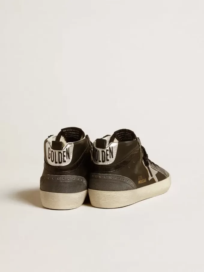 Mid Star para mujer en piel negra con estrella de piel metalizada plateada Mid Star para mujer en piel negra con estrella de piel metalizada plateada