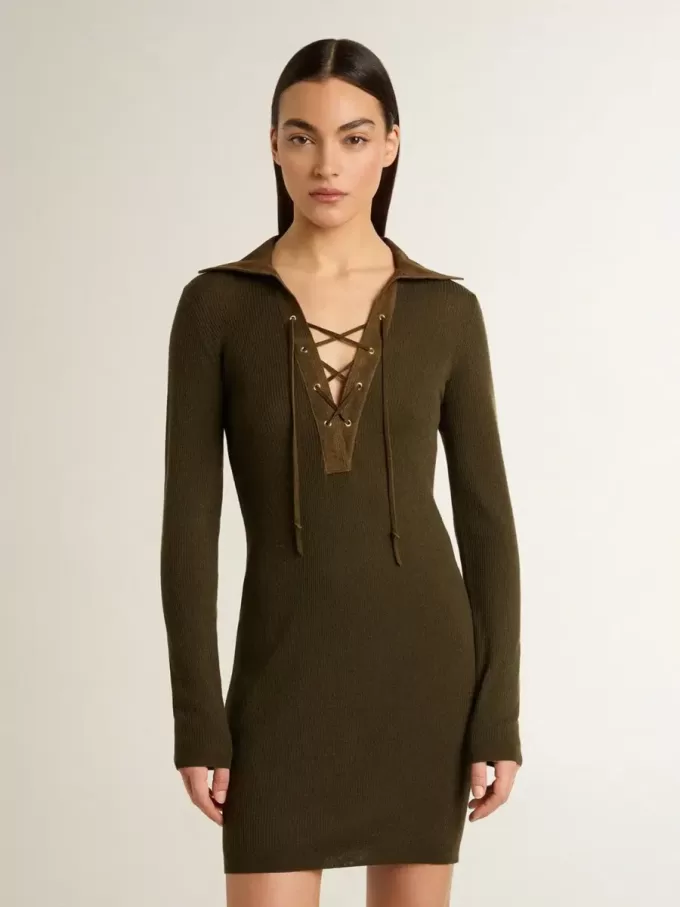Minivestido de lana verde militar con detalles de cuero Minivestido de lana verde militar con detalles de cuero