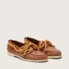 Mocasines Cruise para mujer en piel color tabaco con cordones naranjas de senderismo. Mocasines Cruise para mujer en piel color tabaco con cordones naranjas de senderismo.