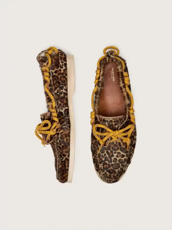 Mocasines Cruise para mujer en piel de potro con estampado de leopardo y cordones amarillos de senderismo