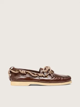 Mocasines Cruise para mujer en piel marrón oscuro brillante con cordones de senderismo gris paloma