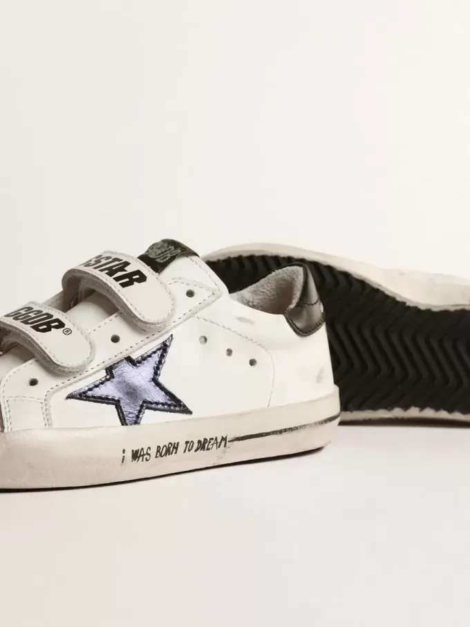 Old School Young con estrella de piel metalizada y lengüeta negra en el talón Old School Young con estrella de piel metalizada y lengüeta negra en el talón