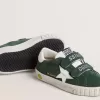 Old School Young en ante verde con estrella y lengüeta en el talón de cuero blanco Old School Young en ante verde con estrella y lengüeta en el talón de cuero blanco