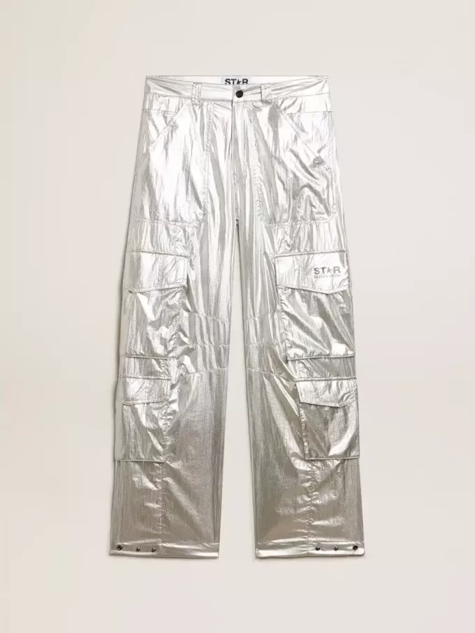 Pantalones cargo en tejido técnico plateado Pantalones cargo en tejido técnico plateado