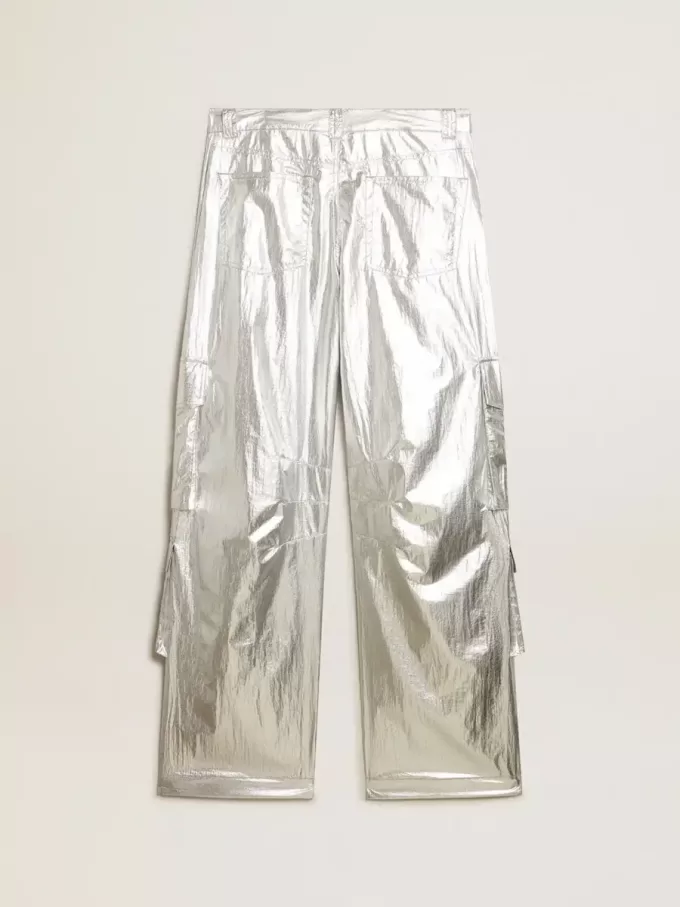 Pantalones cargo en tejido técnico plateado Pantalones cargo en tejido técnico plateado
