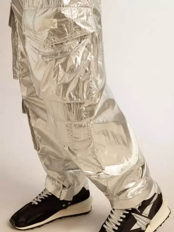 Pantalones cargo para hombre en tejido técnico plateado