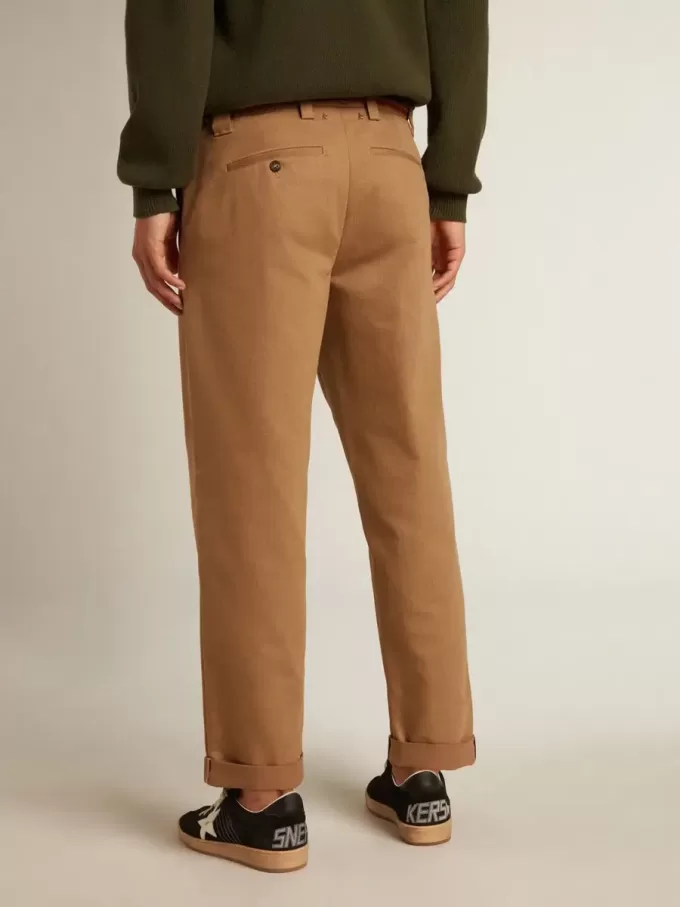 Pantalones chinos beige caqui de la colección Golden Pantalones chinos beige caqui de la colección Golden