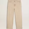 Pantalones chinos beige para hombre con acabado desgastado Pantalones chinos beige para hombre con acabado desgastado