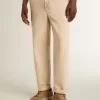 Pantalones chinos beige para hombre con acabado desgastado Pantalones chinos beige para hombre con acabado desgastado