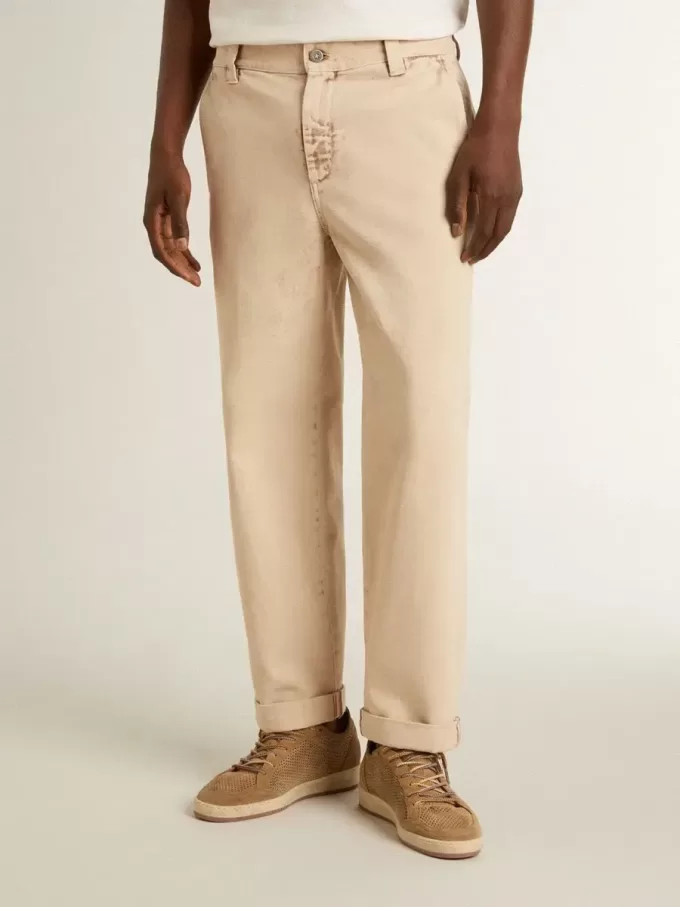 Pantalones chinos beige para hombre con acabado desgastado Pantalones chinos beige para hombre con acabado desgastado