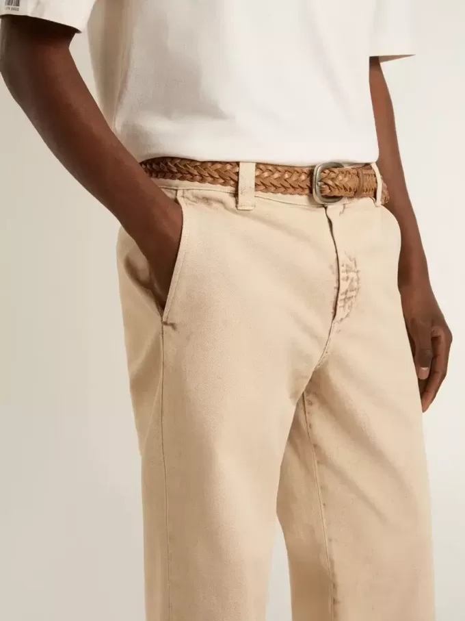 Pantalones chinos beige para hombre con acabado desgastado Pantalones chinos beige para hombre con acabado desgastado