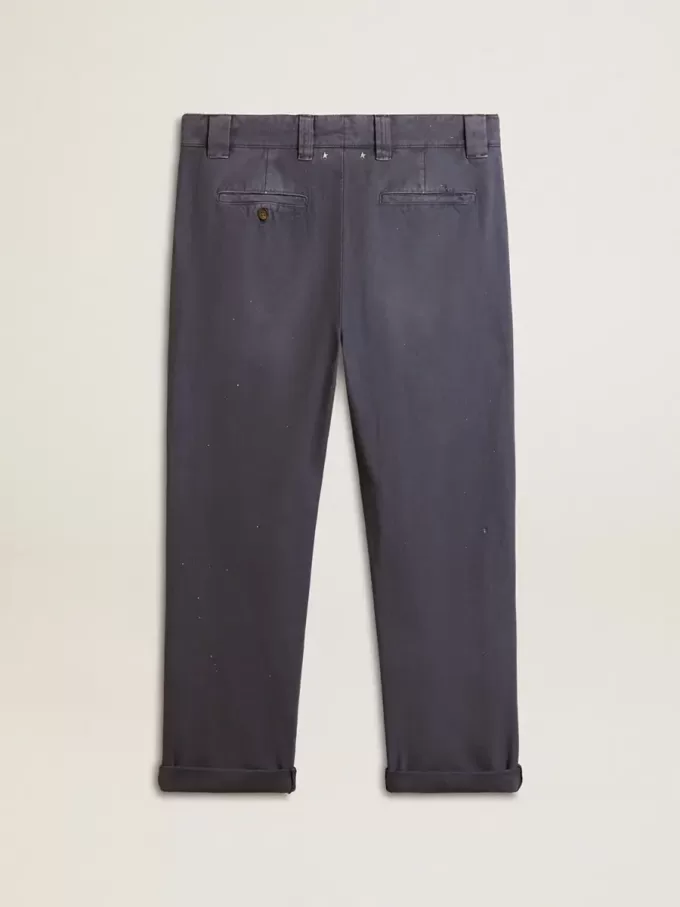 Pantalones chinos de hombre en azul con efecto desgastado Pantalones chinos de hombre en azul con efecto desgastado