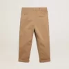 Pantalones chinos para niño en algodón color caramelo. Pantalones chinos para niño en algodón color caramelo.