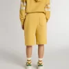 Pantalones cortos de jogging para niños en amarillo ocre con bordado Pantalones cortos de jogging para niños en amarillo ocre con bordado