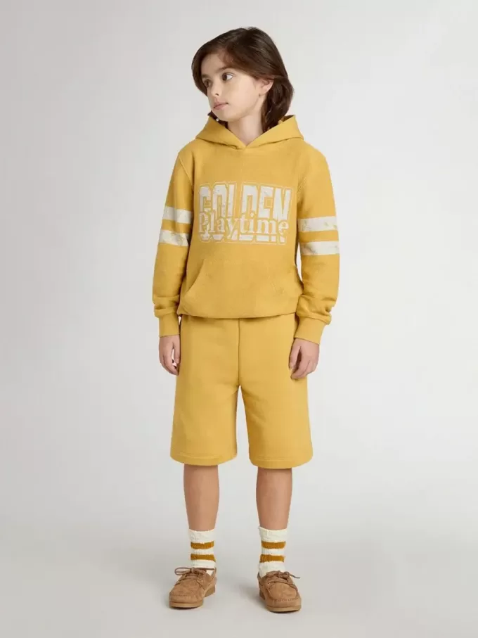 Pantalones cortos de jogging para niños en amarillo ocre con bordado Pantalones cortos de jogging para niños en amarillo ocre con bordado
