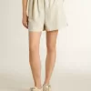 Pantalones cortos de mujer de mezcla de lana a rayas blancas y grises Pantalones cortos de mujer de mezcla de lana a rayas blancas y grises