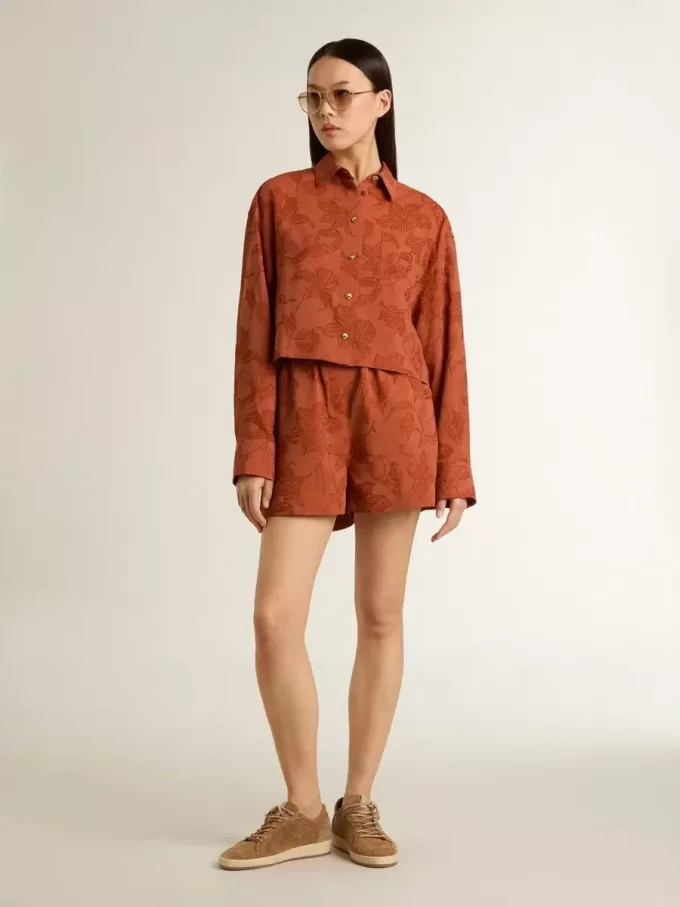 Pantalones cortos de mujer en jacquard rojo ladrillo con estampado floral marino