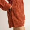 Pantalones cortos de mujer en jacquard rojo ladrillo con estampado floral marino