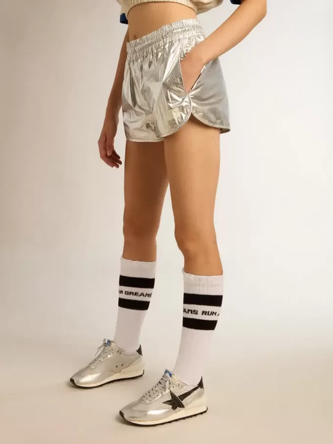 Pantalones cortos de running para mujer en tejido plateado Pantalones cortos de running para mujer en tejido plateado