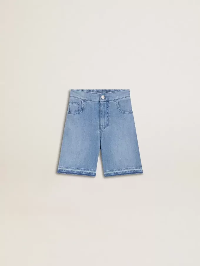 Pantalones cortos vaqueros para niño con bordado en la parte trasera Pantalones cortos vaqueros para niño con bordado en la parte trasera