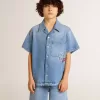 Pantalones cortos vaqueros para niño con bordado en la parte trasera Pantalones cortos vaqueros para niño con bordado en la parte trasera