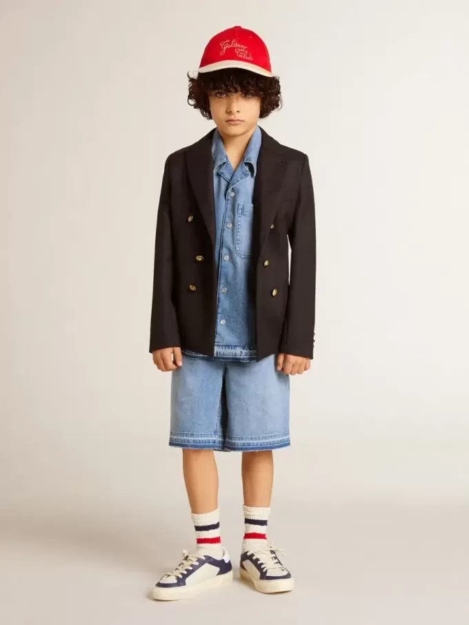Pantalones cortos vaqueros para niño con bordado en la parte trasera Pantalones cortos vaqueros para niño con bordado en la parte trasera