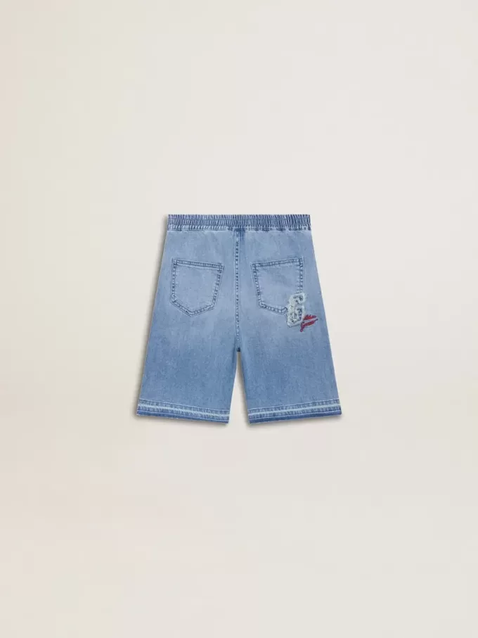 Pantalones cortos vaqueros para niño con bordado en la parte trasera Pantalones cortos vaqueros para niño con bordado en la parte trasera