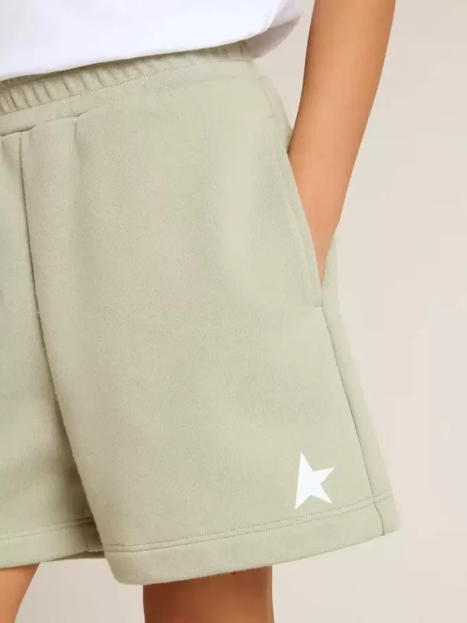 Pantalones cortos verde claro con estrella blanca Pantalones cortos verde claro con estrella blanca