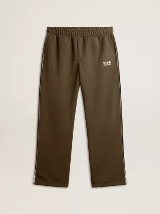 Pantalones de chándal militares para hombre en color verde militar con logotipo blanco.