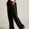 Pantalones de chándal negros para mujer con estrellas blancas en los laterales Pantalones de chándal negros para mujer con estrellas blancas en los laterales