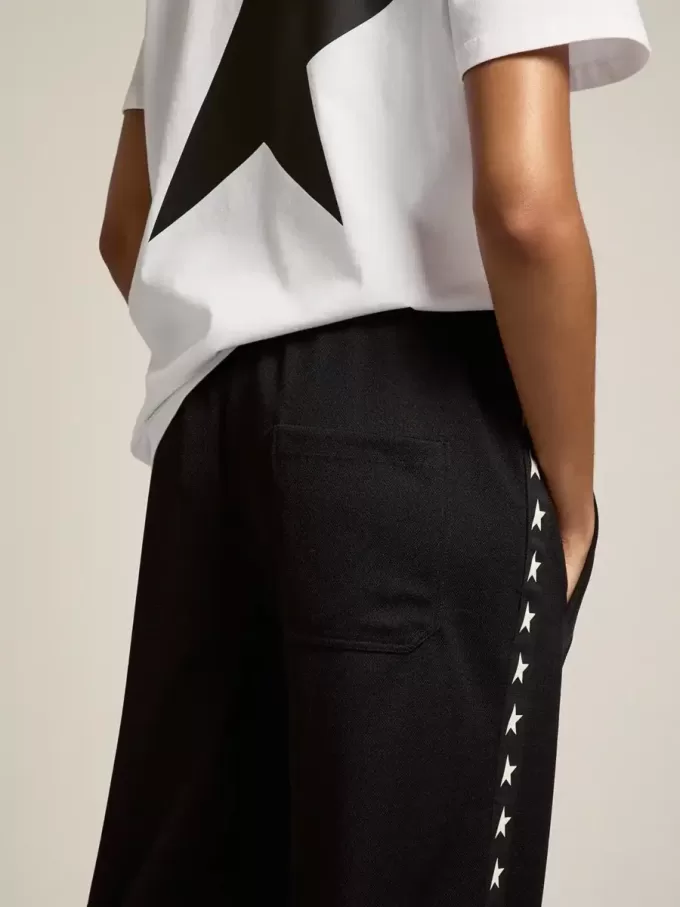 Pantalones de chándal negros para mujer con estrellas blancas en los laterales Pantalones de chándal negros para mujer con estrellas blancas en los laterales