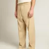 Pantalones de chándal para hombre color arena con bolsillo trasero Pantalones de chándal para hombre color arena con bolsillo trasero