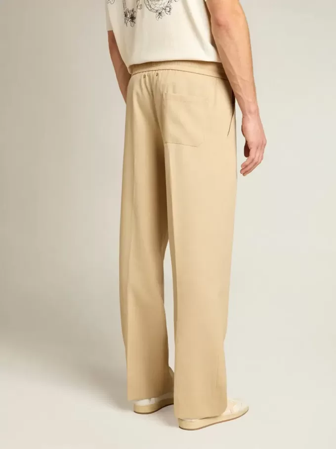 Pantalones de chándal para hombre color arena con bolsillo trasero Pantalones de chándal para hombre color arena con bolsillo trasero