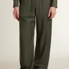 Pantalones de chándal para hombre en color verde oscuro con rayas verticales. Pantalones de chándal para hombre en color verde oscuro con rayas verticales.