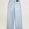 Pantalones de mujer en denim con efecto desgastado Pantalones de mujer en denim con efecto desgastado