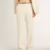 Pantalones holgados de mujer en tejido sastre blanco desgastado Pantalones holgados de mujer en tejido sastre blanco desgastado