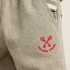 Pantalones joggers cargo de algodón gris jaspeado con bordados. Pantalones joggers cargo de algodón gris jaspeado con bordados.