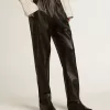 Pantalones joggers negros de piel napa con cremallera en la base Pantalones joggers negros de piel napa con cremallera en la base