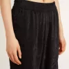 Pantalones joggers negros para mujer con estampado toile de jouy tono sobre tono Pantalones joggers negros para mujer con estampado toile de jouy tono sobre tono