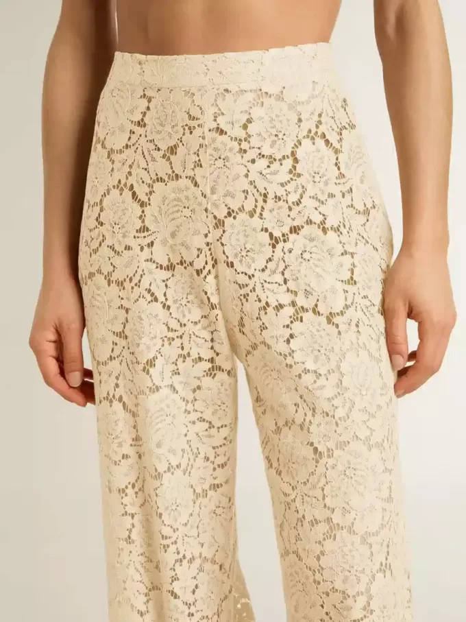 Pantalones transparentes de encaje color crema para mujer Pantalones transparentes de encaje color crema para mujer