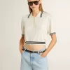Polo corto de algodón blanco desgastado para mujer con ribetes azules Polo corto de algodón blanco desgastado para mujer con ribetes azules