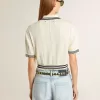 Polo corto de algodón blanco desgastado para mujer con ribetes azules Polo corto de algodón blanco desgastado para mujer con ribetes azules