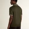 Polo de jersey verde militar para hombre con bordado Polo de jersey verde militar para hombre con bordado