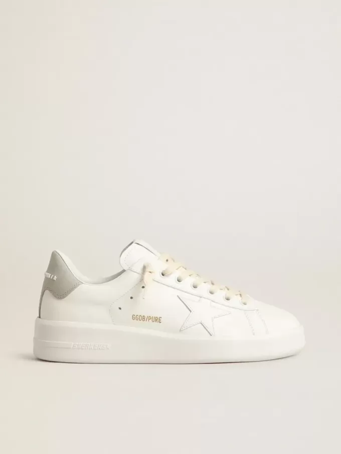 Purestar con estrella blanca y lengüeta de cuero gris en el talón
