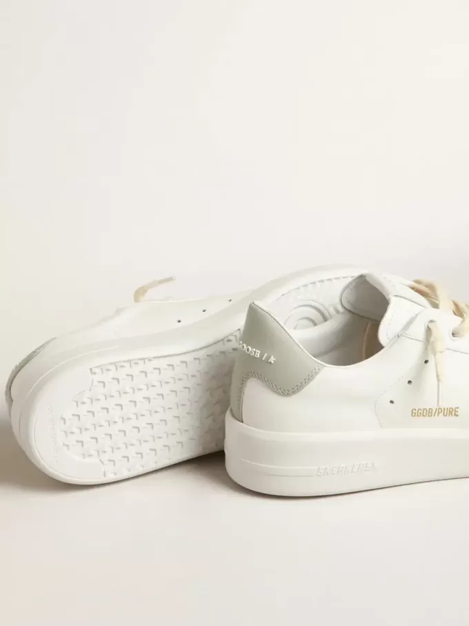Purestar con estrella blanca y lengüeta de cuero gris en el talón
