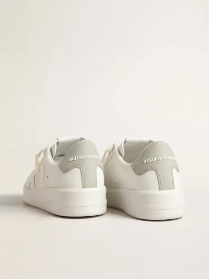 Purestar con estrella blanca y lengüeta de cuero gris en el talón